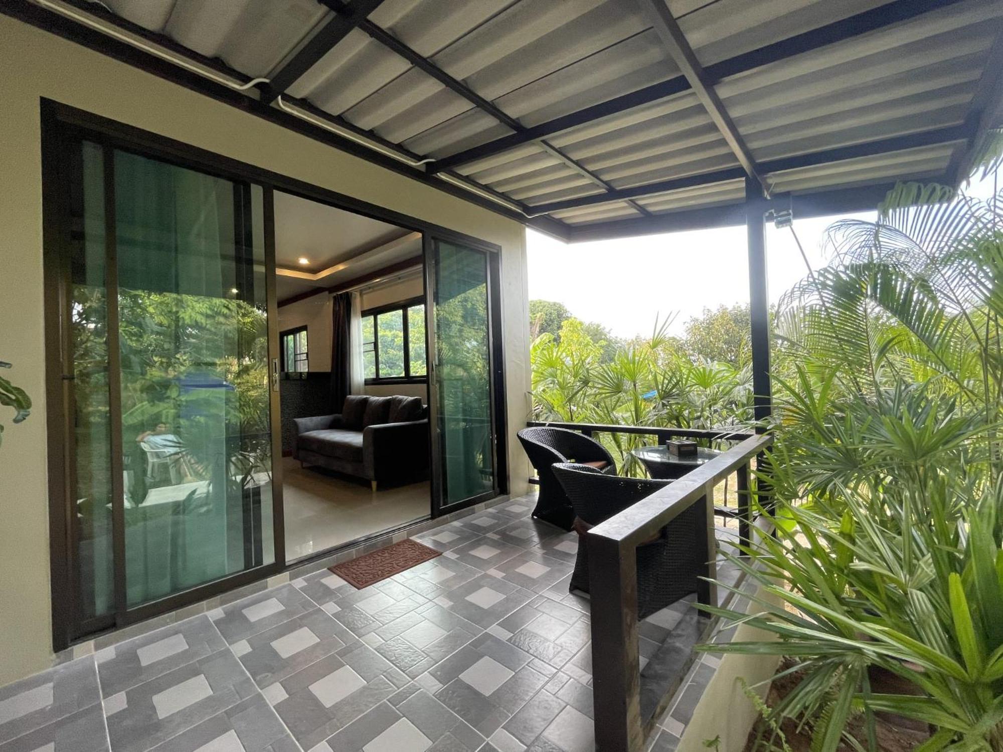 Bang Po Hut Hotel Ban Bang Po Exterior foto