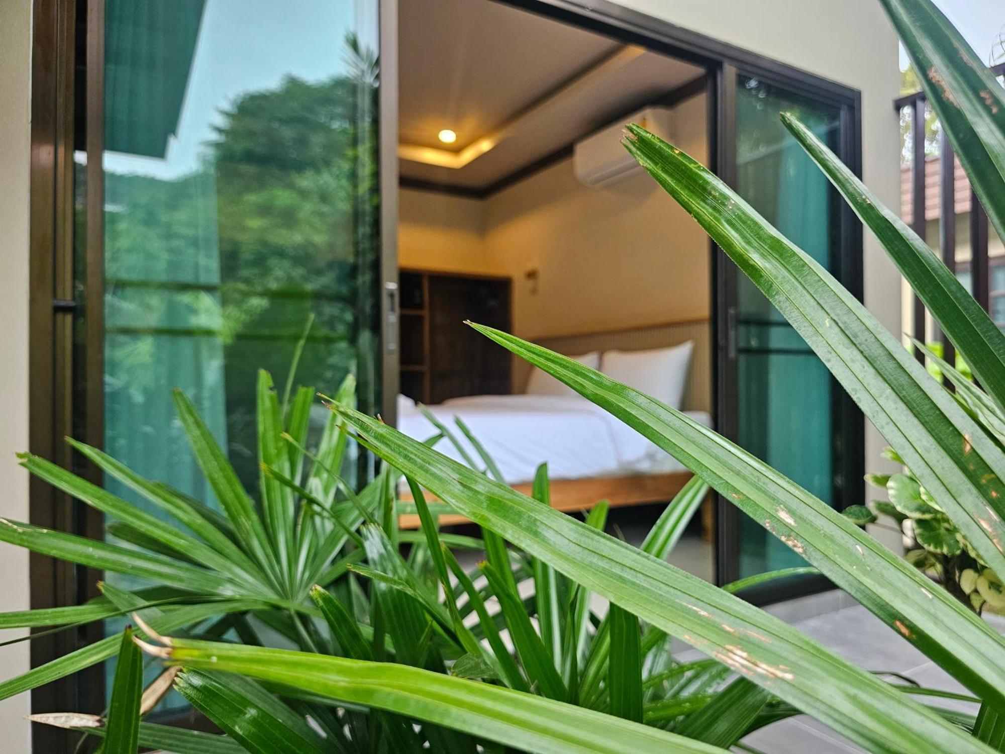 Bang Po Hut Hotel Ban Bang Po Exterior foto