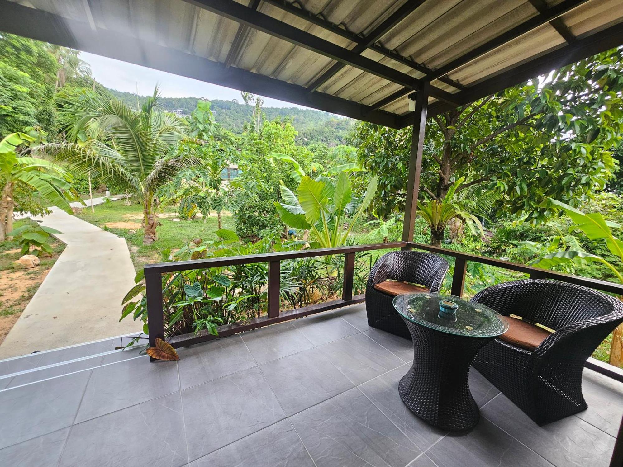Bang Po Hut Hotel Ban Bang Po Exterior foto