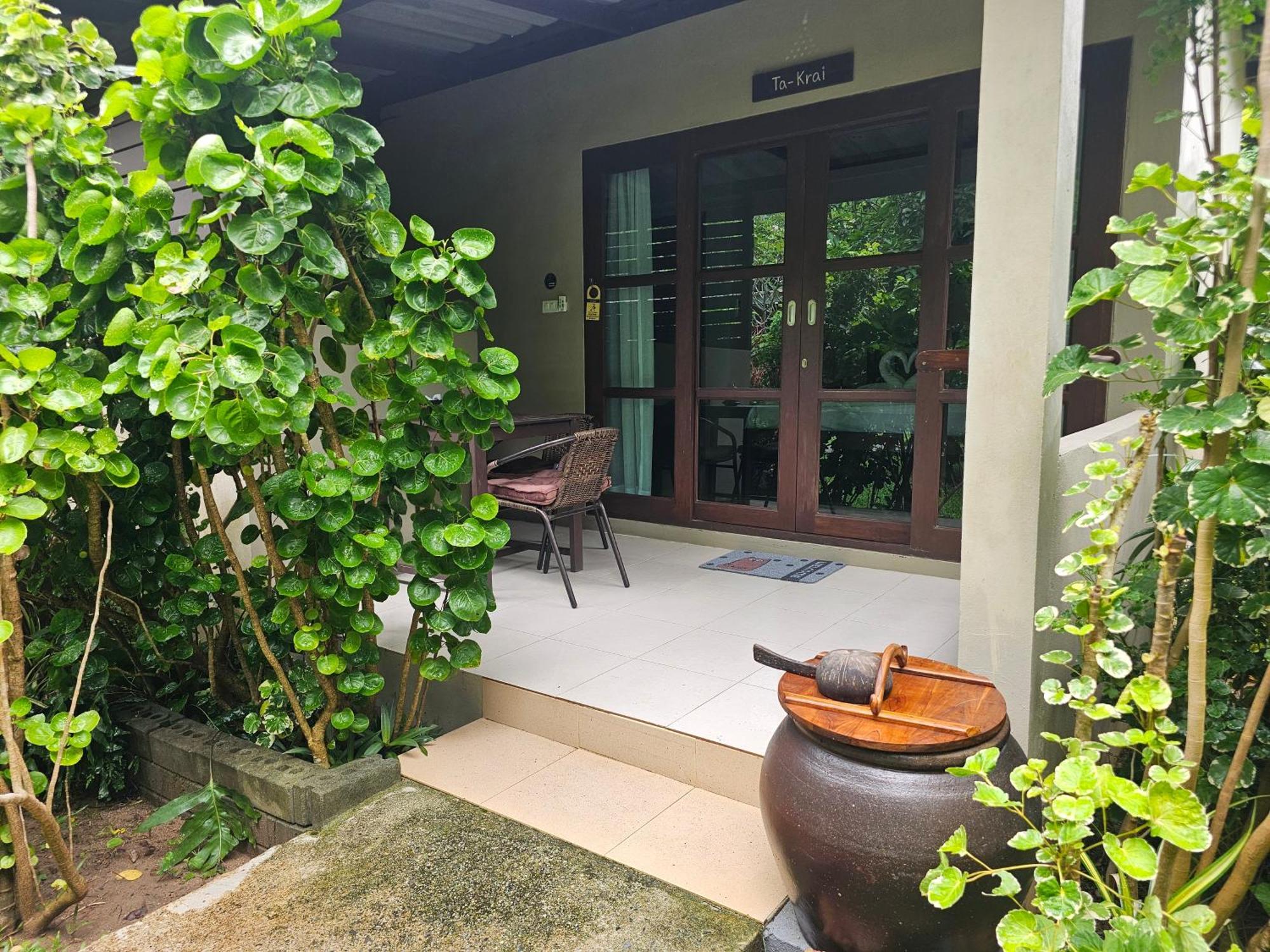 Bang Po Hut Hotel Ban Bang Po Exterior foto