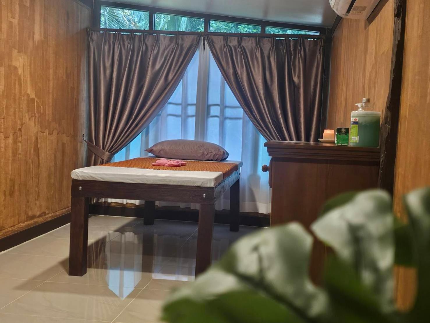 Bang Po Hut Hotel Ban Bang Po Exterior foto