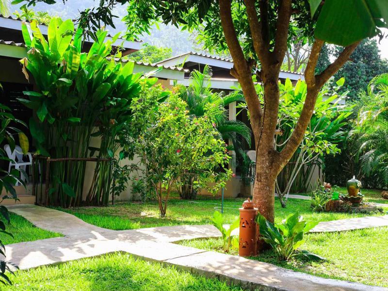 Bang Po Hut Hotel Ban Bang Po Exterior foto
